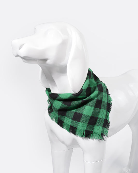Double-sided dog bandana for Medium & Large dogs. This Christmas green grid dog bib is adopted with 100% cotton material and dual-layer fabric. It is very stylish and strong in quality. A perfect accessory could be chosen as pet Christmas gift or birthday present for dogs.